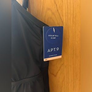 Women’s swimsuit top